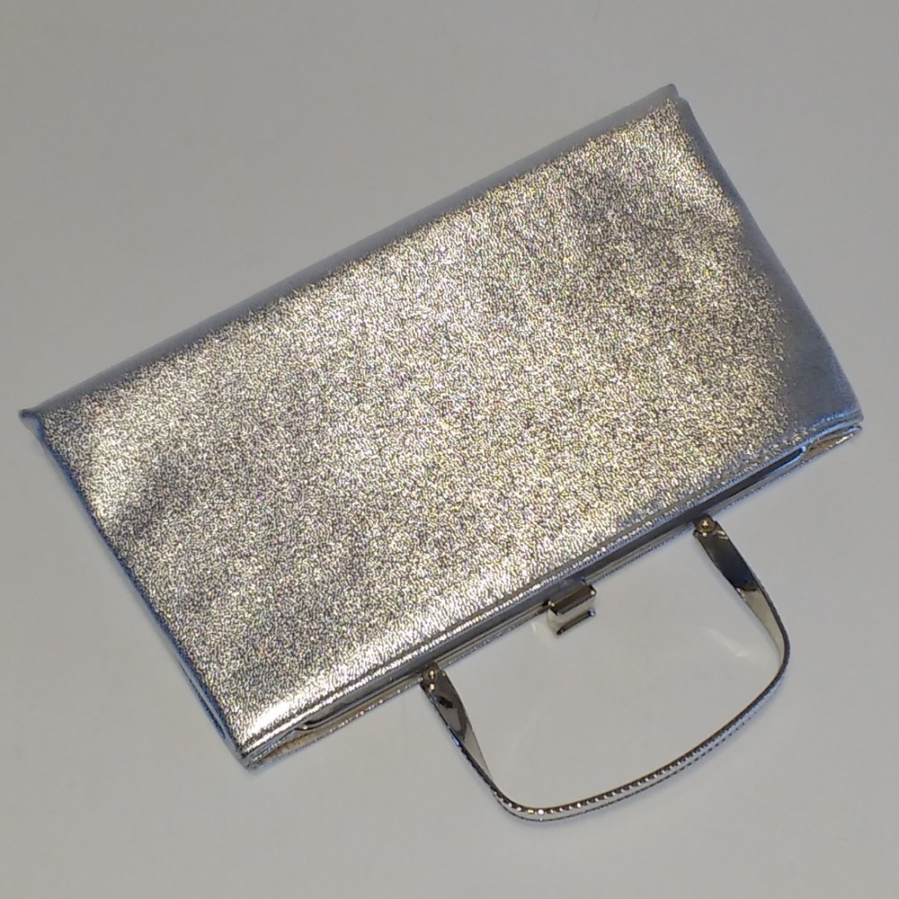 *Ande Unique Metal Handle Silver Bag Clutch